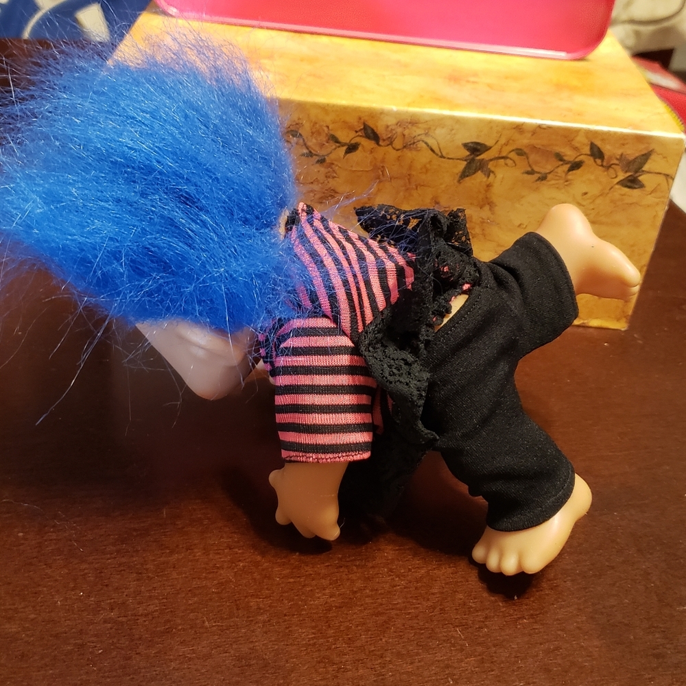 This troll doll can move  So to for Easter - Picture 9 of 12